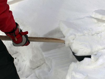 По поручению губернатора области госжилинспекция усиливает контроль по уборке придомовых территорий от снега и наледи
