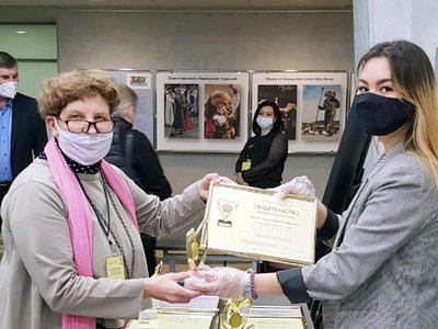 Сегодня главному редактору газеты «Выксунский рабочий» Лиле Фроловой вручён знак «Золотой фонд прессы» I степени