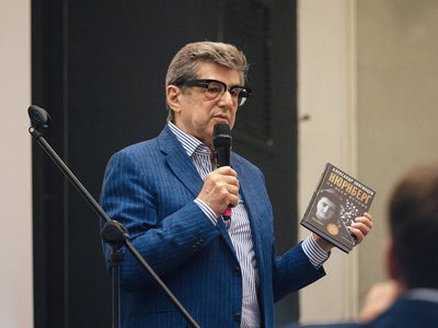 ОМК провела в Выксе встречу с известным российским писателем и историком Александром Звягинцевым