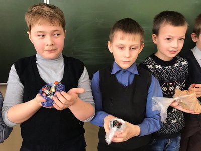 В ближнепесоченской школе и Доме творчества посёлка начали собирать батарейки и макулатуру