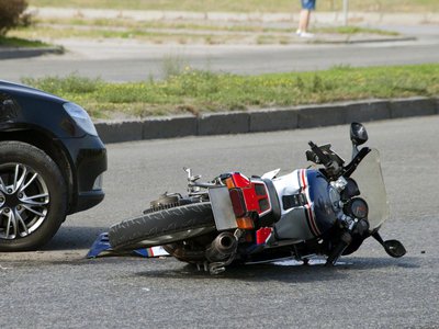 Мотоциклист пострадал в ДТП в Мотмосе