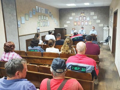 Сотрудники Госавтоинспекции встретились с работниками «УМР-10»