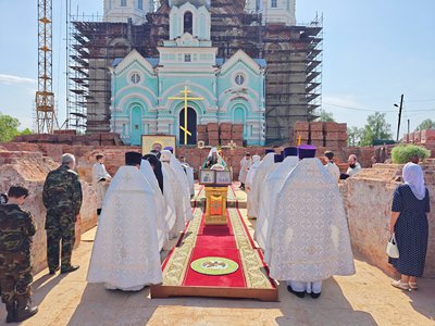На месте строящегося Иверского храма состоялась Божественная литургия