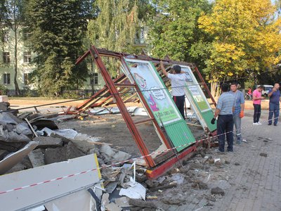 В рамках программы по созданию комфортной городской среды на Комсомольской площади демонтируют павильон займов