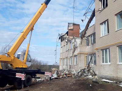 Пять пострадавших при обрушении конструкций жилого дома в Дальнеконстантиновском районе остаются в больницах. Трое отпущены домой
