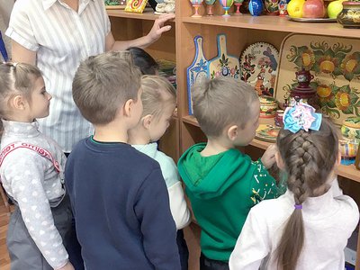 Ребята из подготовительной группы детсадом №24 «Солнышко» посетили с экскурсией творческие объединения детско-юношеского центра «ТЕМП» (Выкса, 2021 г.)