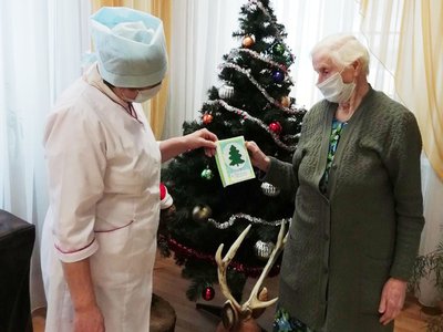 «Добрая открытка» дошла до пожилых людей из Дома милосердия
