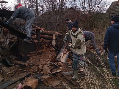 Добровольцы помогли погорельцам в Виле