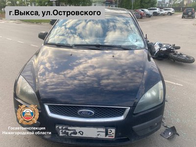 Ford сбил мопедиста на площади Октябрьской революции
