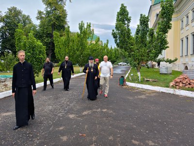 Епископ Гедеон проинспектировал ход работ по благоустройству кафедрального собора в Выксе