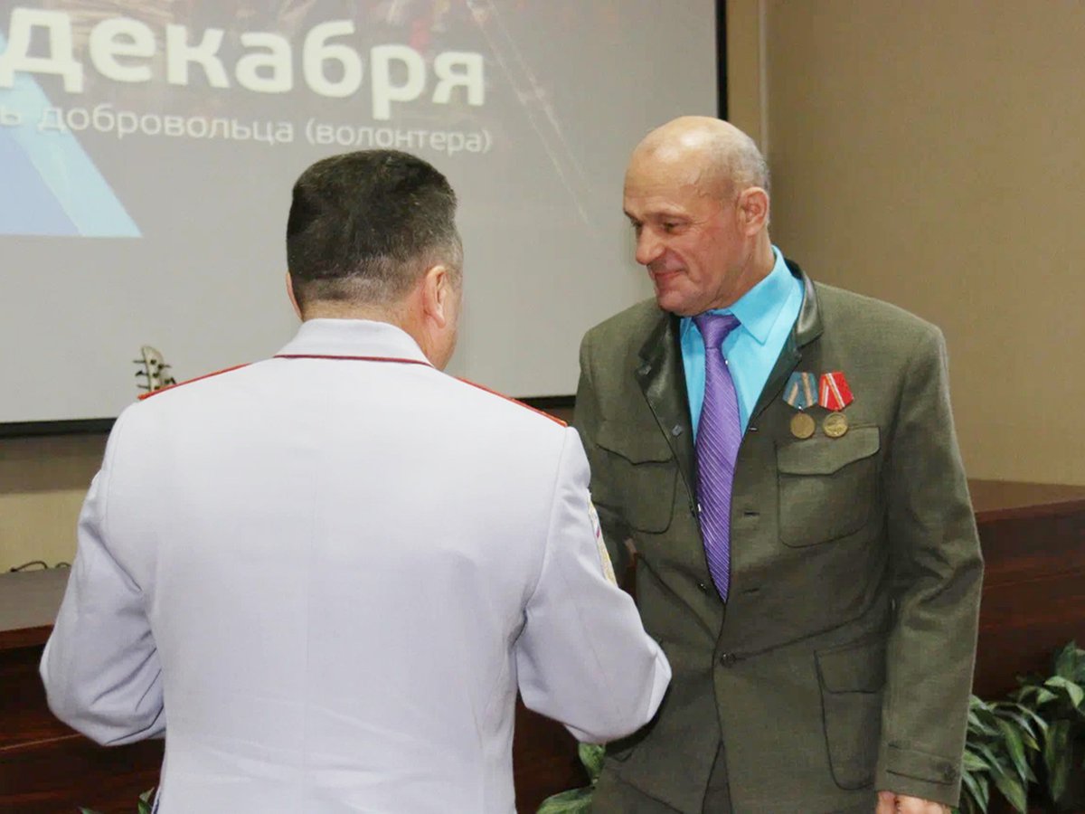Анатолия Окладникова признали лучшим добровольным пожарным области