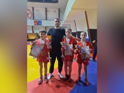 Выксунские самбисты завоевали золотые медали в Кстове