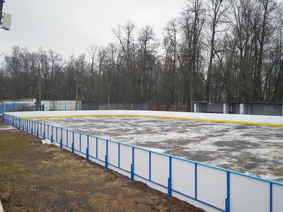 На стадионе «Металлург» построили новый хоккейный корт