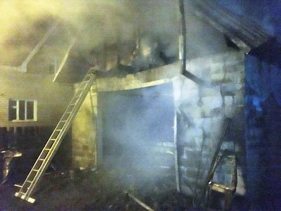 В селе Борковка сгорела двухэтажная баня-гараж
