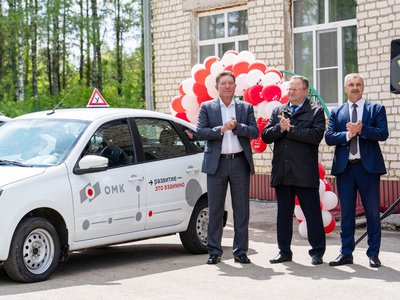 Выксунский завод ОМК передал два автомобиля Ардатовскому техникуму