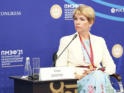 Ирина Седых выступила в Санкт-Петербурге на международном экономическом форуме