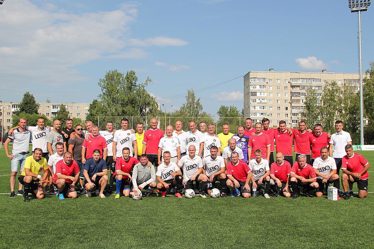 Ветераны футбола сыграли матч в честь 75-летия Валерия Казакова
