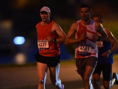 Александр Абрамов и Николай Володин пробежали марафон ночью