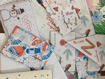 В ДЮСШ «Выксунец» изготовили открытки и украсили ёлку самодельными игрушками