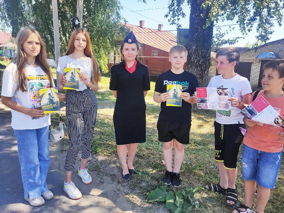 Школьники из Мотмоса побывали в роли автоинспекторов