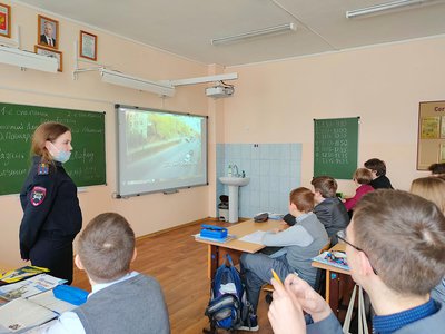 Автоинспектор Ирина Назарова рассказала гимназистам о «дорожных ловушках»