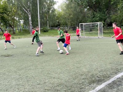 Юные спортсмены провели матч по футболу в поддержку СВО
