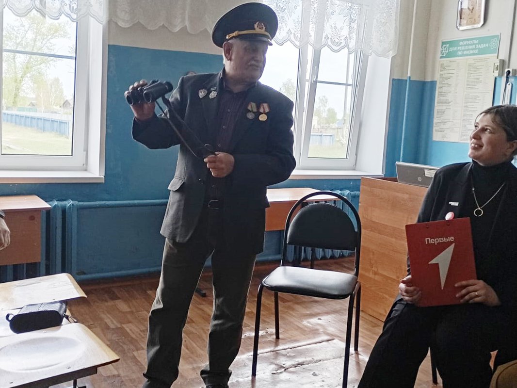 Школьники Нижней Вереи встретились с ветеранами военной службы
