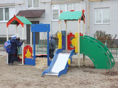 На улице Слепнёва открыли детскую площадку