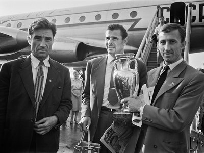Что получили в подарок футболисты сборной СССР за победу в Кубке Европы 1960 года?