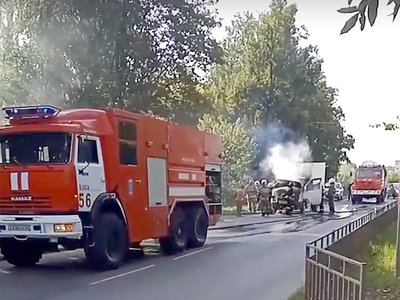 На улице Братьев Баташёвых огнём повреждена «ГАЗель»