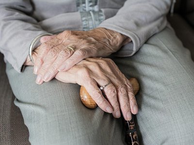 Комплексный центр предлагает услуги по уходу за пожилыми людьми
