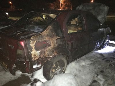 Сегодня ночью в микрорайоне Юбилейном загорелся автомобиль «Рено Логан»