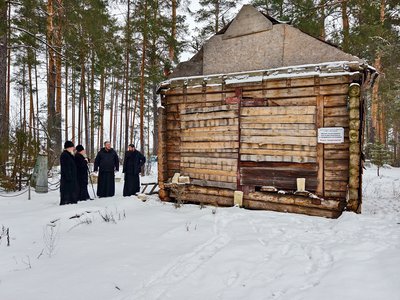 Епископ Гедеон посетил в Сноведи разрушенный храм в честь святителя Николая Чудотворца