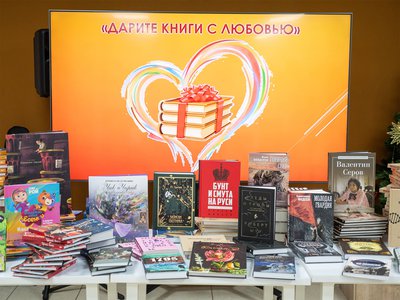 ОМК закупила более 2000 книг и подарила их библиотекам округа