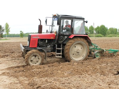 Тракторы и комбайны в основном готовы к полевым работам