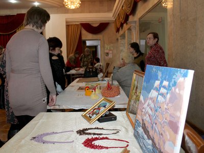 Выставка творческих работ в рамках Международного дня инвалидов в ДК им. Лепсе (Выкса, 2017 г.)