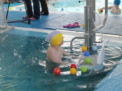 В бассейне ФОКа «Юность» пущен в эксплуатацию подъёмник для людей с ограниченными возможностями здоровья.