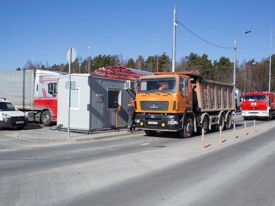 140 большегрузов больше не заезжают в Мотмос и город