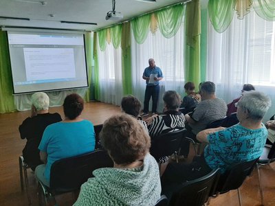 Пенсионеров пригласили на финансовую эстафету