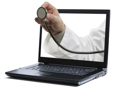 Лечение через Интернет ОПАСНО: предупреждают врачи