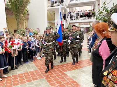 С участием ветеранов Вооружённых сил и комсомола в учебном заведении прошла торжественная линейка, приуроченная ко Дню Победы