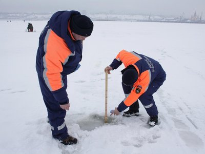 На выксунских прудах измерили толщину льда