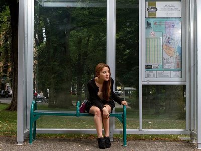 Девочка хочет в Мотмос, но туда не едут поезда