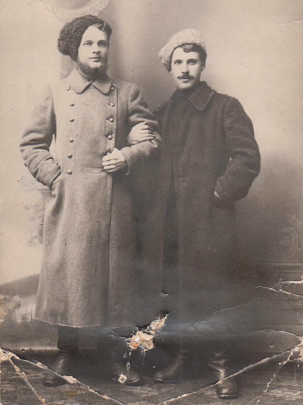 отец-Алексей-Александрович-(слева)---уч.jpg