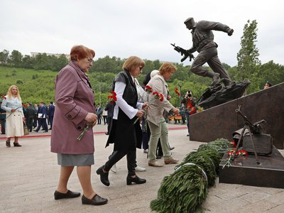 Глеб Никитин принял участие в открытии памятника «Слава героям Росгвардии»