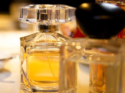 Как выбрать качественную и безопасную парфюмерию?