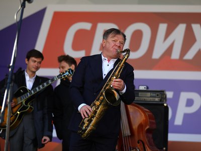 Российский саксофонист Игорь Бутман выступил перед нижегородцами на концерте-митинге
