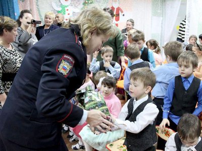 Полицейский Дед Мороз посетил "Пеликан"