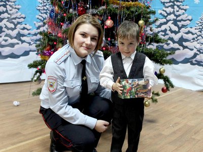 Полицейский Дед Мороз посетил "Пеликан"