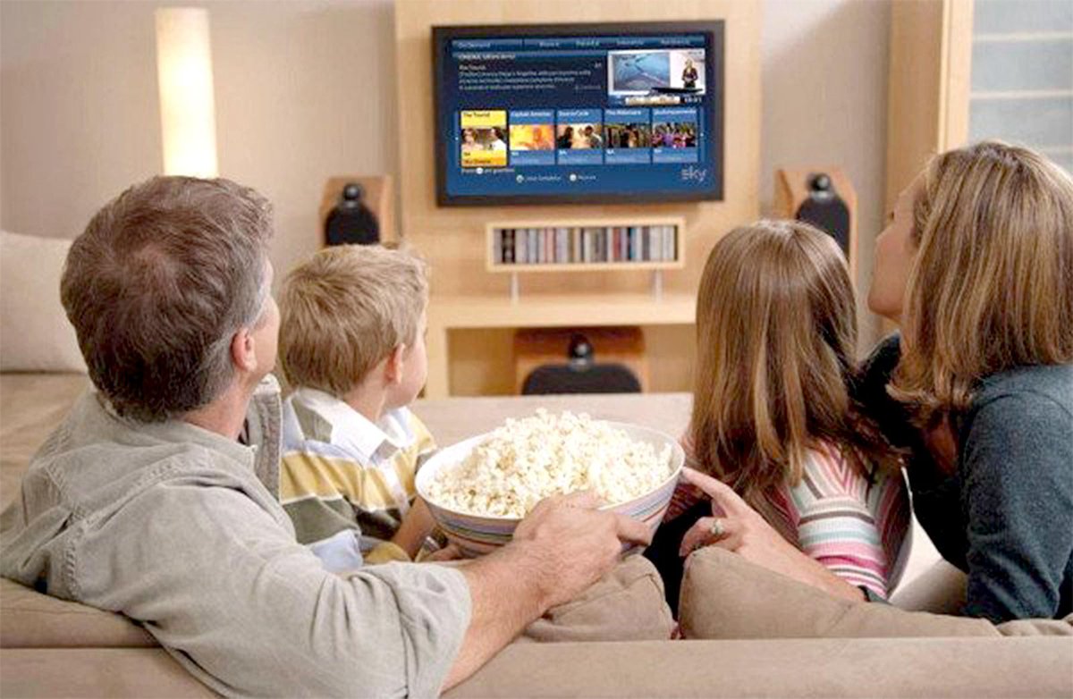 попкорн-кино-семья-телевизор.jpg